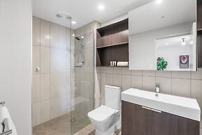 Bright Apartment With Pool and Gym Access