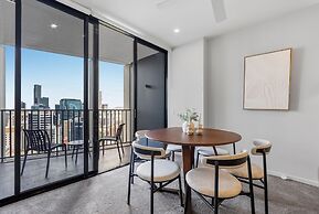 Bright Apartment With Pool and Gym Access