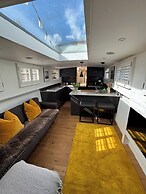 Unique 2 Bed Waterside Retreat, Pet Friendly