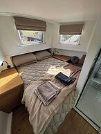 Unique 2 Bed Waterside Retreat, Pet Friendly