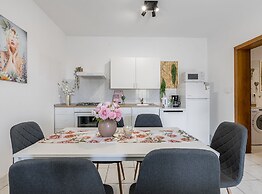 Apartments Villa Mavi, Novalja