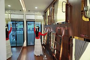 The Rich Cafe & Hostel