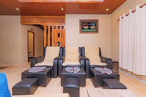 Kuti Resort & Spa