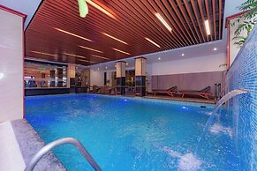 Kuti Resort & Spa