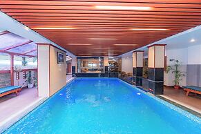 Kuti Resort & Spa