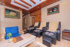 Kuti Resort & Spa