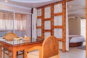 Kuti Resort & Spa