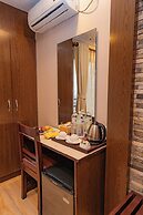 Kuti Resort & Spa