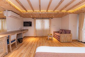 Kuti Resort & Spa