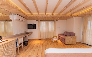 Kuti Resort & Spa