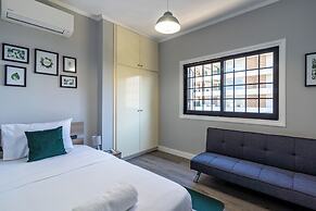 Peale's 2-BR Apt & Balcony in Mackenzie