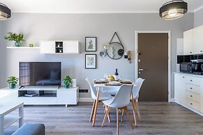 Peale's 2-BR Apt & Balcony in Mackenzie