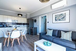 Peale's 2-BR Apt & Balcony in Mackenzie