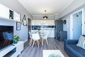 Peale's 2-BR Apt & Balcony in Mackenzie