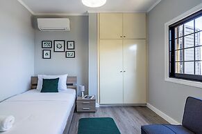 Peale's 2-BR Apt & Balcony in Mackenzie