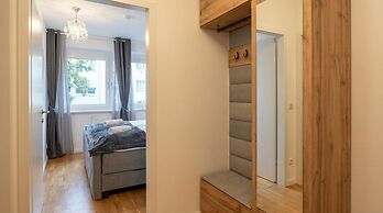 Central Vienna Modern 1BR Apt Balcony