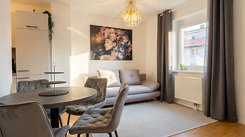 Central Vienna Modern 1BR Apt Balcony