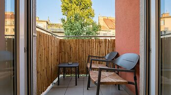 Central Vienna Modern 1BR Apt Balcony