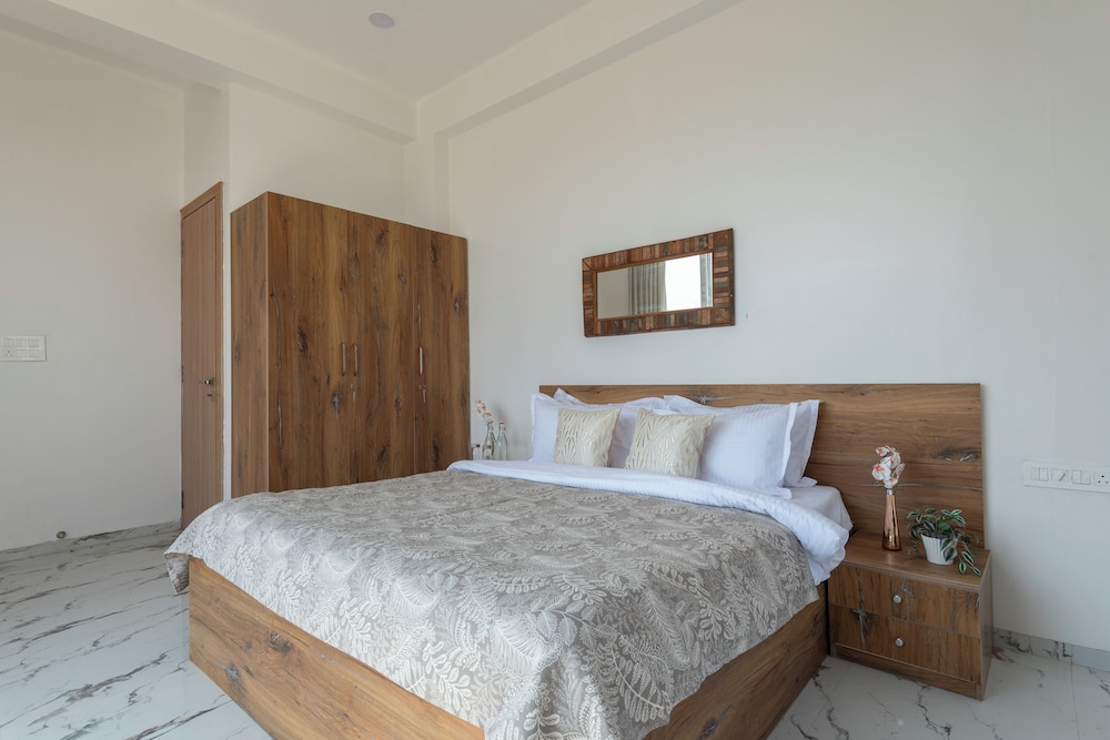 ELIVAAS White House 7BHK Villa