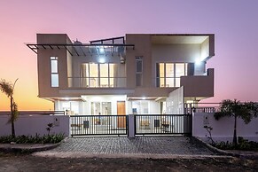 ELIVAAS White House 7BHK Villa