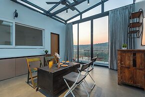 ELIVAAS White House 7BHK Villa