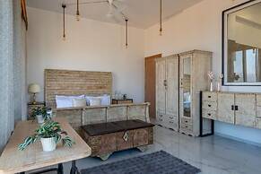 ELIVAAS White House 7BHK Villa