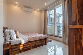 ELIVAAS White House 7BHK Villa