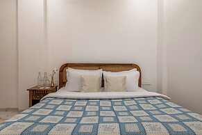 ELIVAAS White House 7BHK Villa