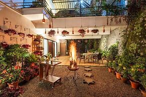 ELIVAAS Lakeview Manor 3-BHK Luxurious