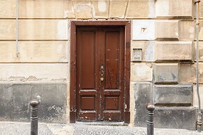 Viale Calascione 7