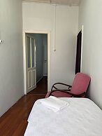 Aynur Hanım'ın Konukevi