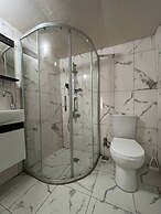 Aynur Hanım'ın Konukevi
