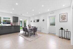 Spacious 4 Bed Semi-Detached Hse