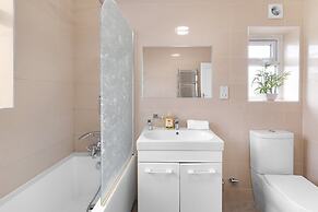 Spacious 4 Bed Semi-Detached Hse