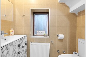 Spacious 4 Bed Semi-Detached Hse