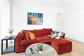 Spacious 4 Bed Semi-Detached Hse
