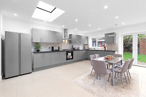 Spacious 4 Bed Semi-Detached Hse