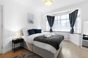 Spacious 4 Bed Semi-Detached Hse