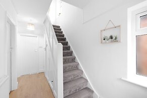 Spacious 4 Bed Semi-Detached Hse