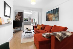 Spacious 4 Bed Semi-Detached Hse