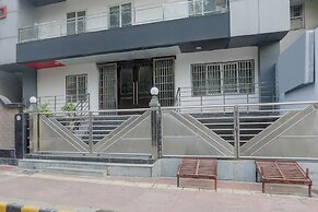 Townhouse Mumfordganj APS Inn