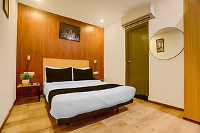 Townhouse Mumfordganj APS Inn