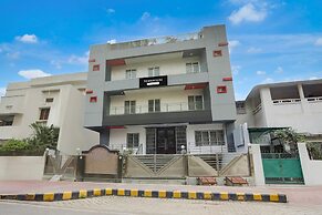 Townhouse Mumfordganj APS Inn