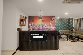Townhouse Mumfordganj APS Inn