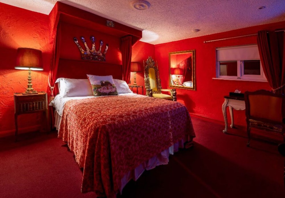 The lion hotel