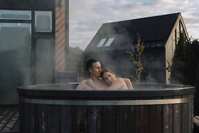Flowfort View Private Hottub & Sauna Cottagerześko