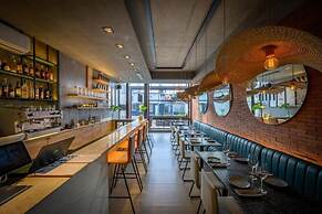 CB Mona Suites