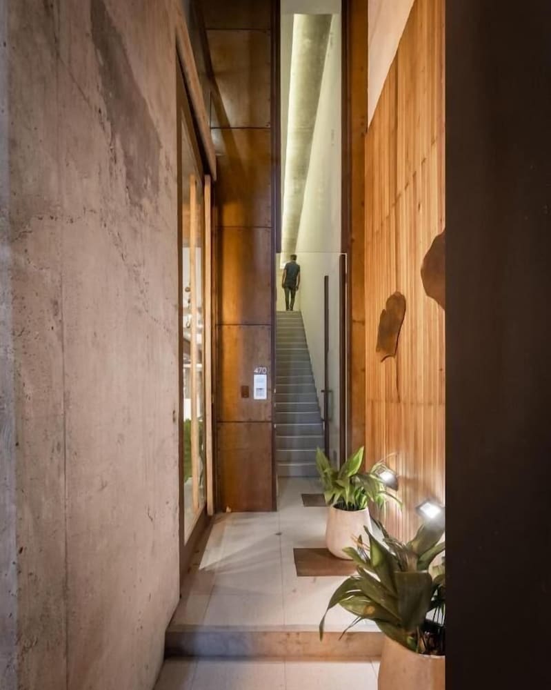 CB Mona Suites