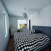 Scandi Sun 2BR With Lemon Accents