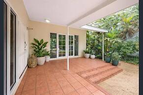 Cullen Bay Retreat Pool Balcony Marina Stroll